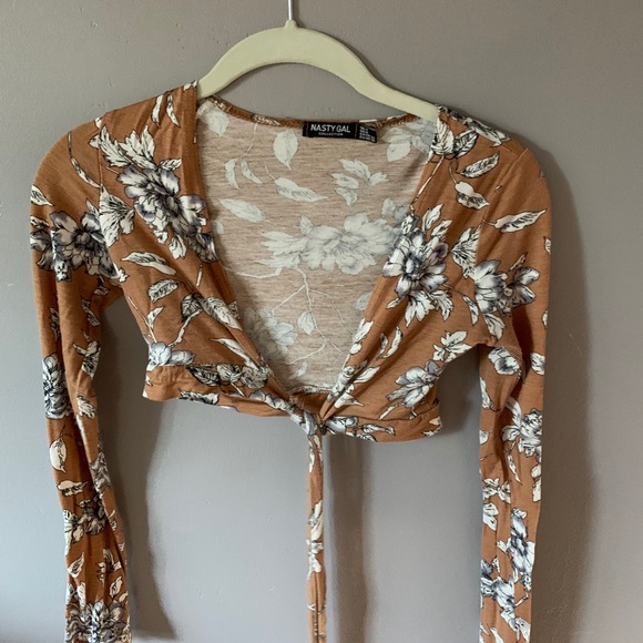 Floral tie front cropped top - Picture 3 of 5